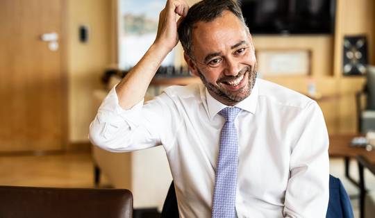 Minister Maxime Prévot: ‘In Vlaanderen komt alles wat niet ‘hard rechts’ is over als ‘links’’