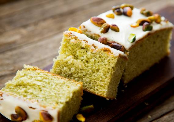 Niet moeilijk, wél lekker: zo maak je een pistachecake met witte chocolade