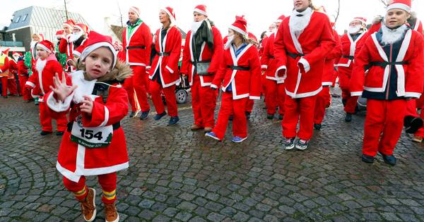 Zo'n 1000 kerstmannen lopen door Middelbeers | Kempen - Eindhovens Dagblad