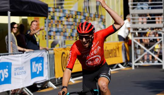 Pogacar pakt gele trui, Remco Evenepoel tweede in klassement