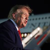 Waarom was de Air Force One niet veilig genoeg voor Trump, maar wel voor journalisten en medewerkers?