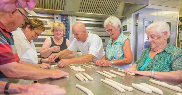 Alleen is maar alleen: senioren samen aan de slag in bakkerij Haarsteeg