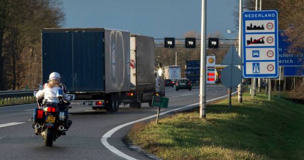 Roemeen die nog drie jaar de cel in moet opgepakt bij de grens - De Gelderlander