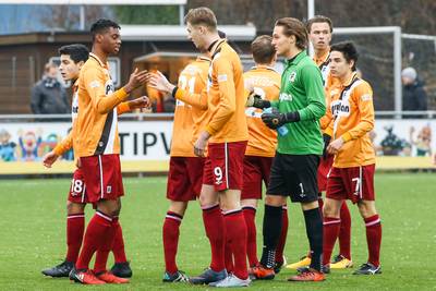 Speler Achilles'29 raakt geblesseerd achter computer