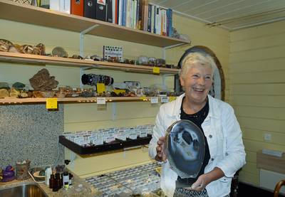 Ina heelt pijn met edelstenen: ‘Mijn stenen maken iets los’