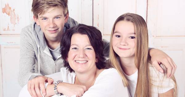 Leestip | Noabers Rossum omarmen Youri en Kyra als hun moeder er niet meer is - Tubantia