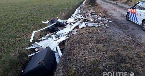 Grote berg afval gedumpt in Geesteren: 'Wie is er zo asociaal?' - Tubantia