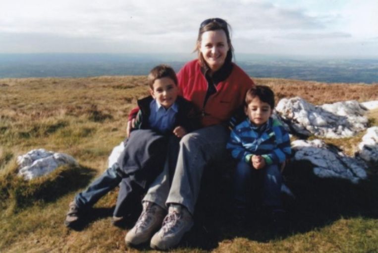 Kathleen Chada met haar zoontjes Eoghan (10) en Ruairi (5).