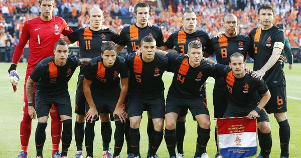 Cruijff Zwart Shirt Is Nadeel Je Ziet Je Medespelers Niet Sport Ad Nl