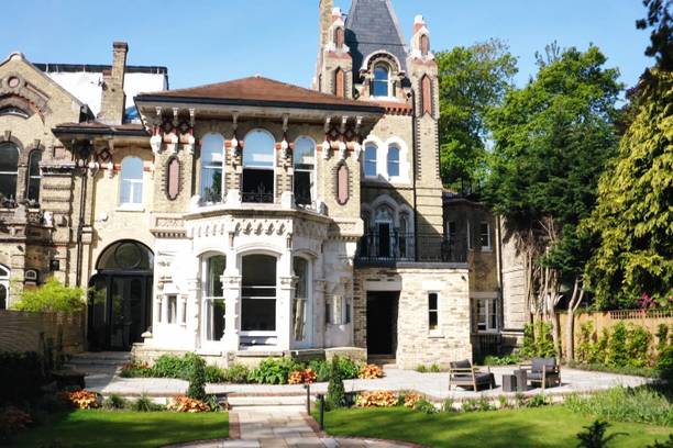 Selling Super Houses