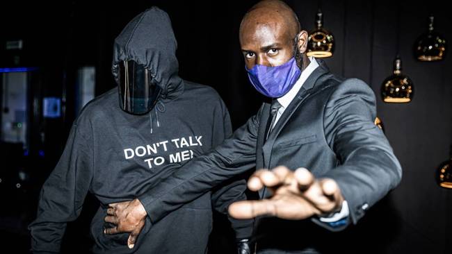 Win een eigen don t talk to me hoodie The Masked Singer