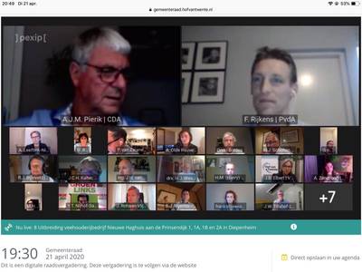 Digitaal vergaderen: alle begin is moeilijk voor de raadsleden van Hof van Twente
