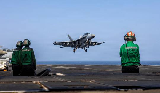 Amerikaans leger voert nieuwe ‘zelfverdedigingsaanvallen’ uit op Iran na neerhalen drone, Iran valt Amerikaanse basis aan