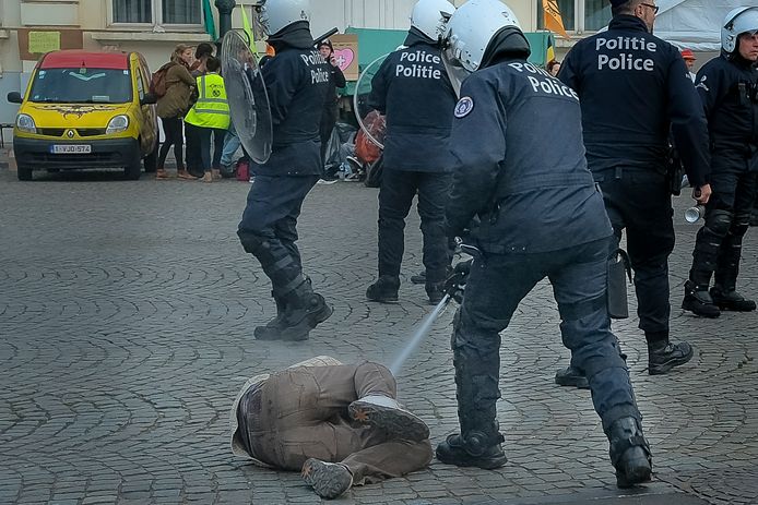 Politievakbond Haalt Uit Naar Brussels Stadsbestuur Na Klimaatbetoging Linkse Betogers Mogen Altijd Meer Dan Rechtse Binnenland Hln Be