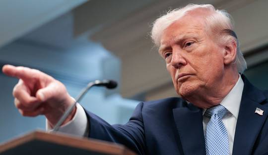 Trump dreigt met ‘complete vernietiging’ als Iran komende nacht Straat van Hormuz niet vrijgeeft • Iran: ‘Arrogante retoriek Trump heeft geen invloed op operaties’