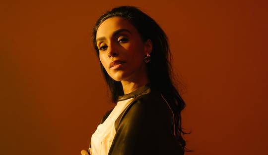 ‘De rust in mijn hoofd na dat pilletje, dat had ik nog nooit ervaren’: Nora Gharib over leven met ADD, K3 en naaktscènes