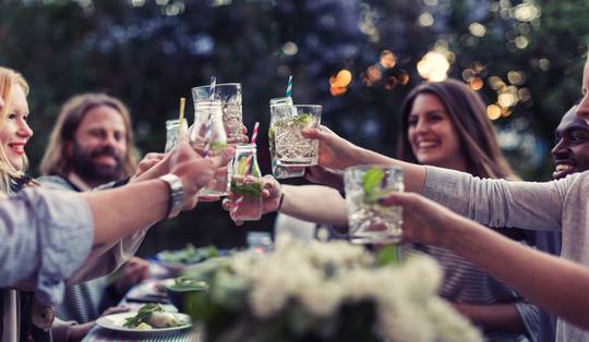 ‘We focussen op wat mis kan lopen en geraken daardoor verkrampt’: deze psycholoog ging op zoek naar ‘geluk’