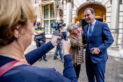 Kamer sceptisch over Asschers plan verhogen lerarensalaris