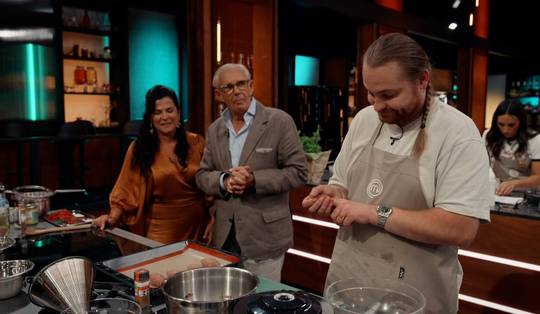 Het bodyshamen van ballen, een marathon in te krappe broek: dit was ‘Celebrity MasterChef’ deel 5