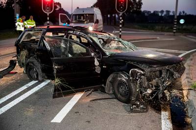 Drietal dat na ongeluk op A12 bij Zevenaar in weiland lag op vrije voeten
