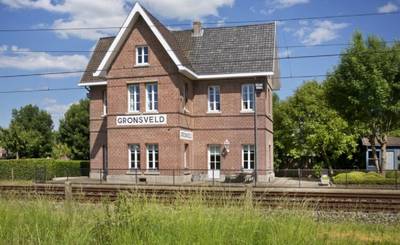 Liefde dwingt Limburger tot verkoop eigenhandig gerestaureerd stationnetje