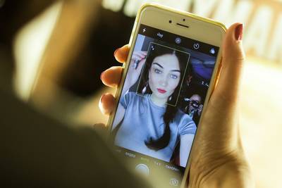 Moeten we onze smartphonecamera afplakken tegen hackers?