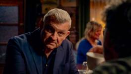 Mathias besluit om Vanessa eens aan de tand te voelen