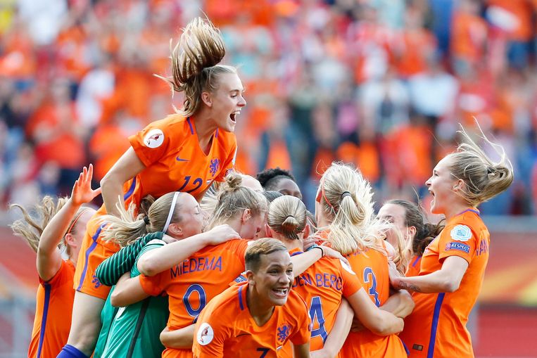 Oranje Leeuwinnen Verslaan Denemarken En Winnen Ek In Eigen Land Trouw