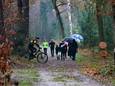 Drukte in de bossen leidt ook in de gemeente Woensdrecht soms tot irritaties tussen wandelaars, fietsers en ruiters. Er klinkt her en der ook verbazing over de vele Belgen in het bos, maar er zijn geen regels om hen te weren.