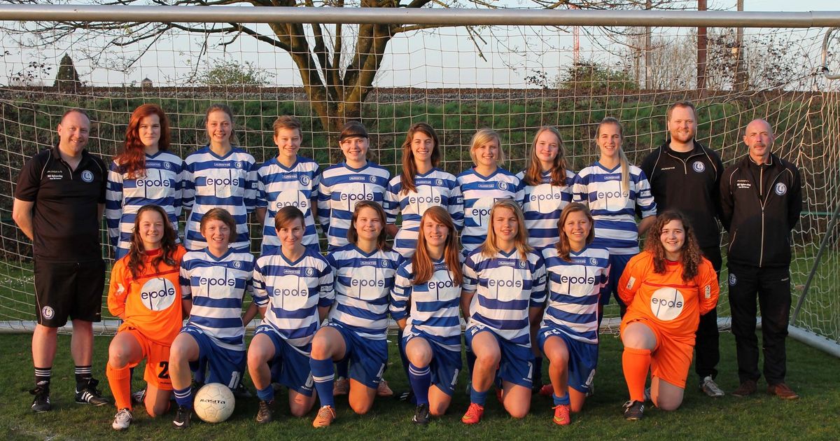 Kampioensfeestje AA Gent Ladies C na onderling partijtje ...