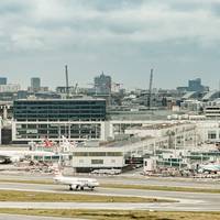 Oliecrisis dreigt vliegvakanties te verbrodden: ‘Minder rendabele vluchten kunnen geschrapt worden’