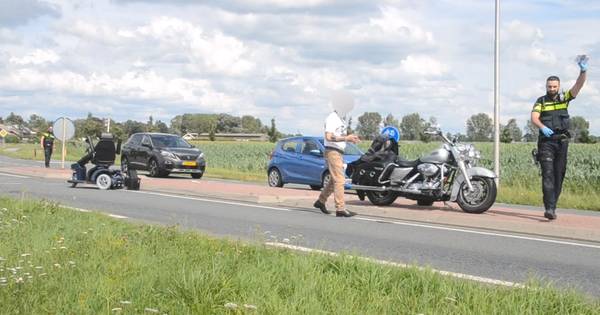 Man in scootmobiel in botsing met motor in Wamel; met spoed naar ziekenhuis.