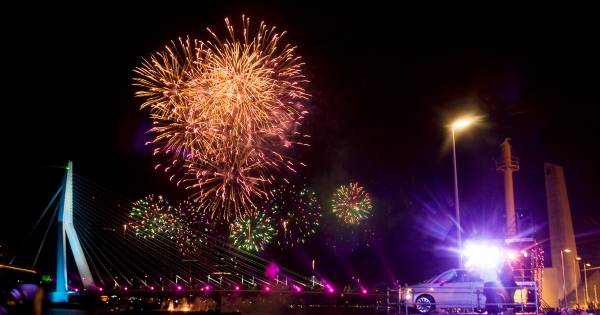 Steun Voor Metro S Vanuit Spijkenisse Naar Nationaal Vuurwerk Bij Erasmusbrug Voorne Putten Ad Nl
