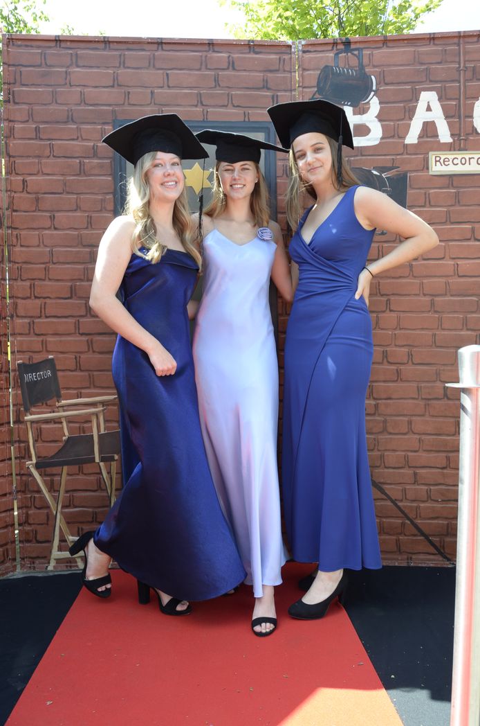 Geen gala? Toch een fotoshoot in galakleding in Udenhout Scholen pakken uit met alternatieve diploma uitreikingen