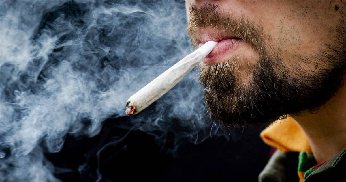 Man (24) uit Hank is rijbewijs kwijt na rijden onder invloed.