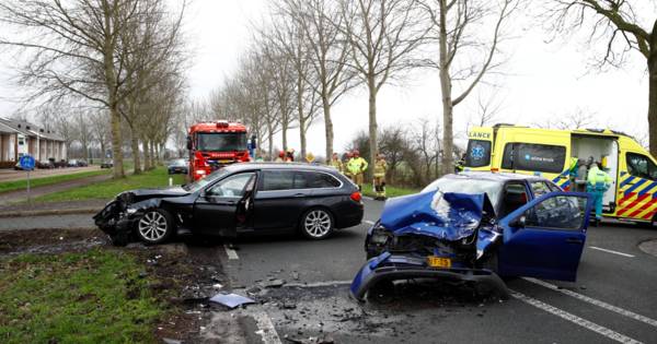Twee gewonden na ernstig ongeluk in Elburg: N309 in beide richtingen dicht.