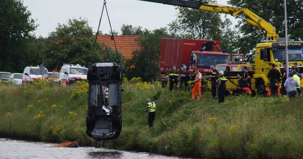 Auto in het water? 'Ik rijd nóóit meer zonder hamer' - AD.nl