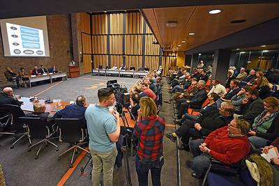 Belastende verklaringen van vijf vrouwen tegen opgestapte burgemeester Oosterhout