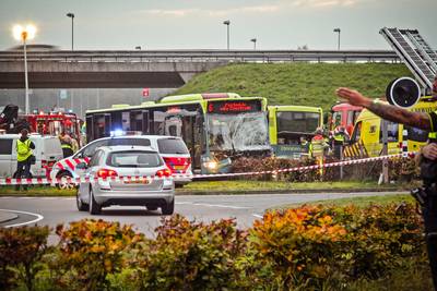 Frontale botsing stadsbussen Almere: 4 gewonden