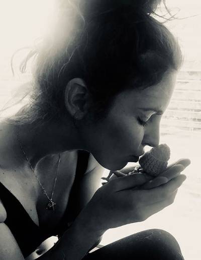 Justine (28) wil andere vrouwen helpen met verhaal over levenloos geboren kindje