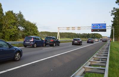 File bij Oud-Dijk door ongeval met drie auto's op A12