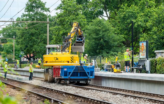 LEDlampen voor station Almelo de Riet Almelo tubantia.nl