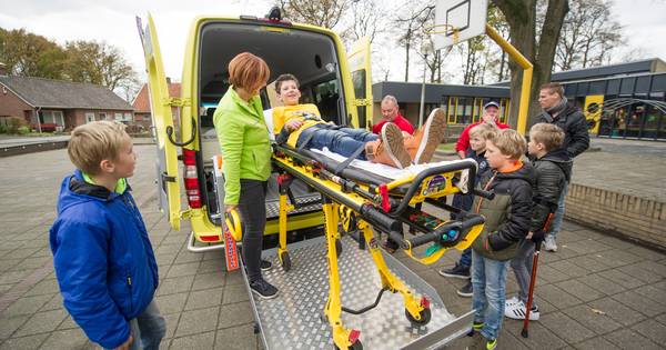 Hele Mariaschool in Reutum is blij met Iwan uit groep 8 - Tubantia