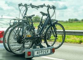 Dieven stelen massaal fietsendragers van auto’s