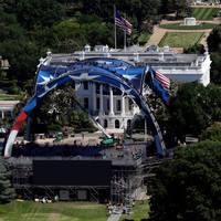 Trump vergelijkt kooigevecht-arena aan Witte Huis met de Eiffeltoren: ‘Misschien halen we die nooit meer weg’