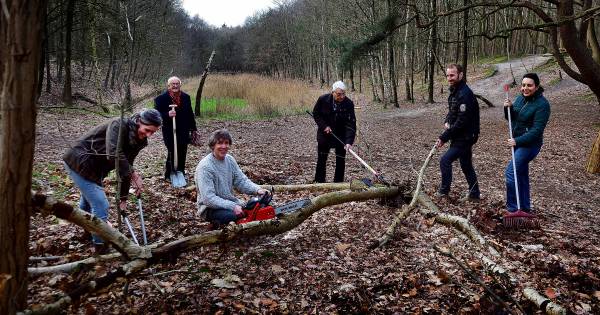 'Pluim' van 250 euro voor werkgroep Pagnevaartbos Bosschenhoofd | Roosendaal - BN DeStem