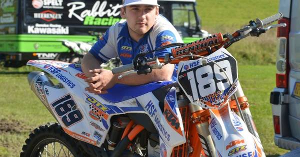 John Cuppen en Kay Ebben op podium Radiocircuit Stevensbeek - De Gelderlander