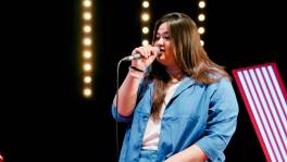 Nicole waagt het om Bruno Mars te coveren