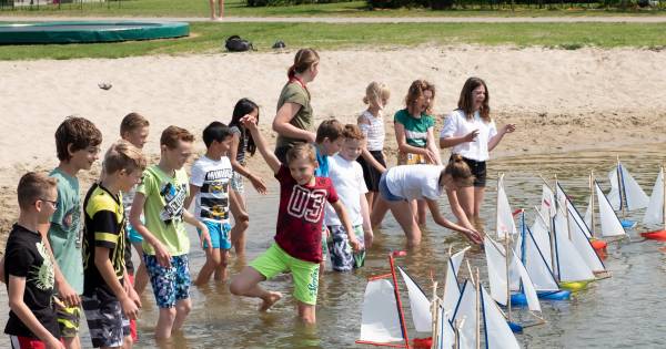 Tewaterlating op het nieuwe strandje van Zonnemaire