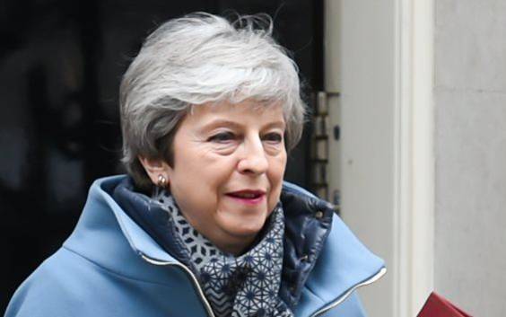 May stapt op zodra parlement haar brexitakkoord goedkeurt